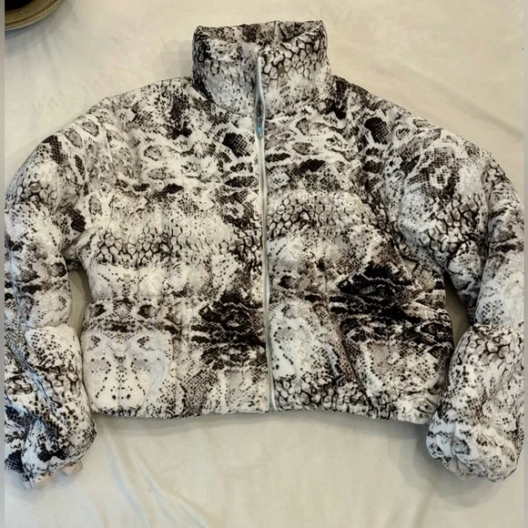 PrettyLittleThing Snake Print Puffer Jacket, sz 6 - Picture 3 of 8